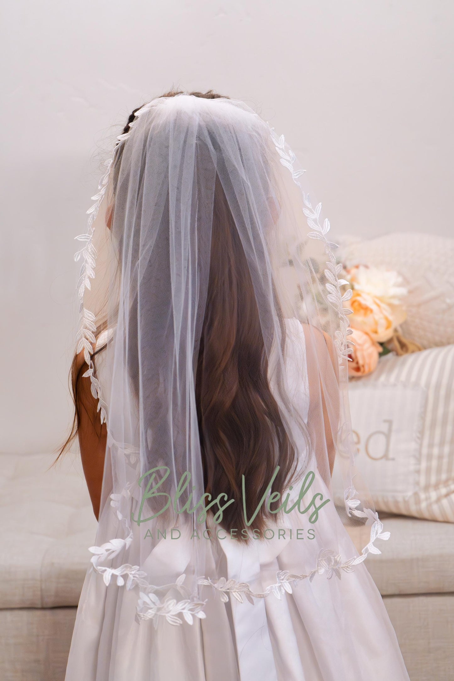 One tier First Communion veil with delicate leaf lace trim